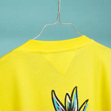 Laden Sie das Bild in den Galerie-Viewer, „Pineapple Skull Yellow“ T-Shirt (Jungs)