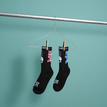 Laden Sie das Bild in den Galerie-Viewer, „Dies &amp; Das“ Socken (Unisex)
